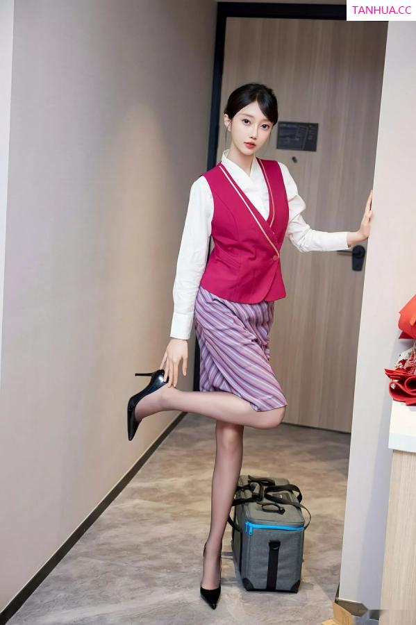 玥儿玥  [XiuRen]高清写真图 2025.08.04 No.10620 玥儿玥er 性感空姐第13张图片